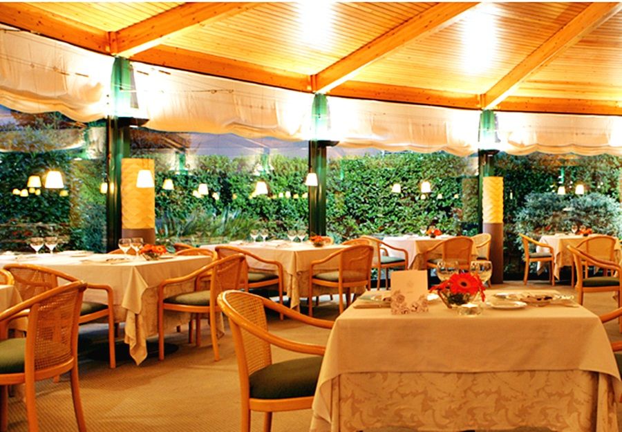 ホテル カールマニー ジローナ レストラン 写真